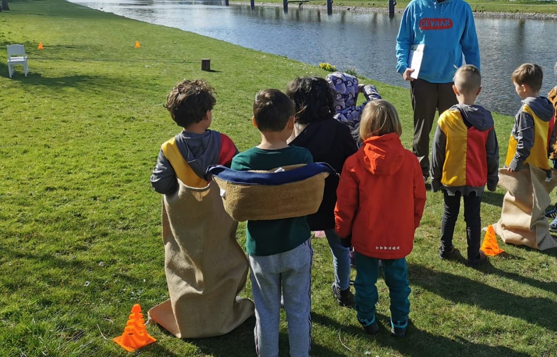 Kinderverjaadag leiden ridders